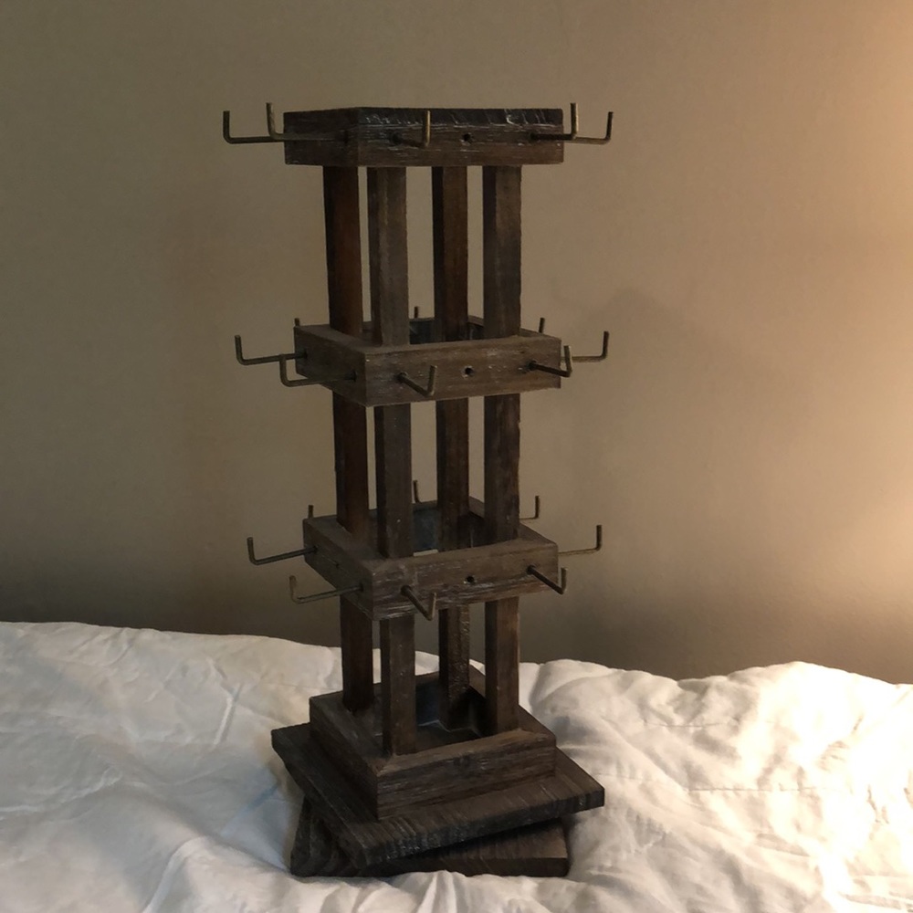 Spinning Jewelry Display